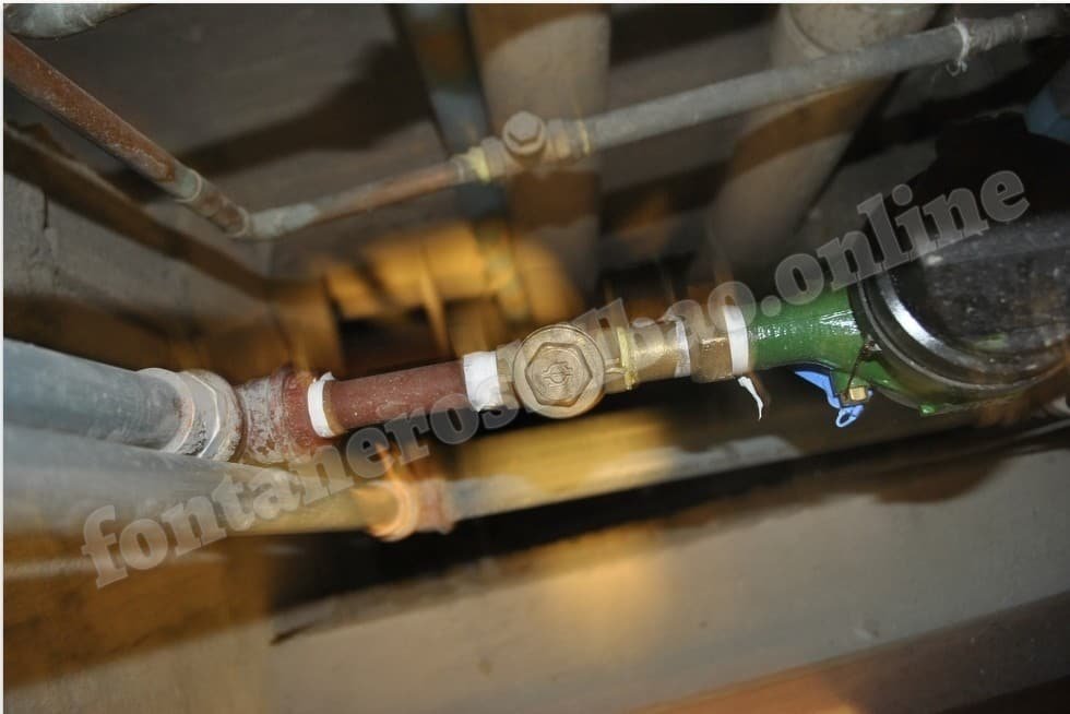 Sustitución de tuberías de fontanería en reforma de cocina en Vizcaya.