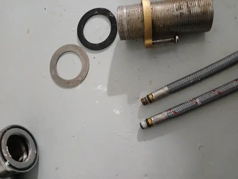 Reparación urgente e instalación de termo eléctrico con fontanero en Indautxu Bilbao.