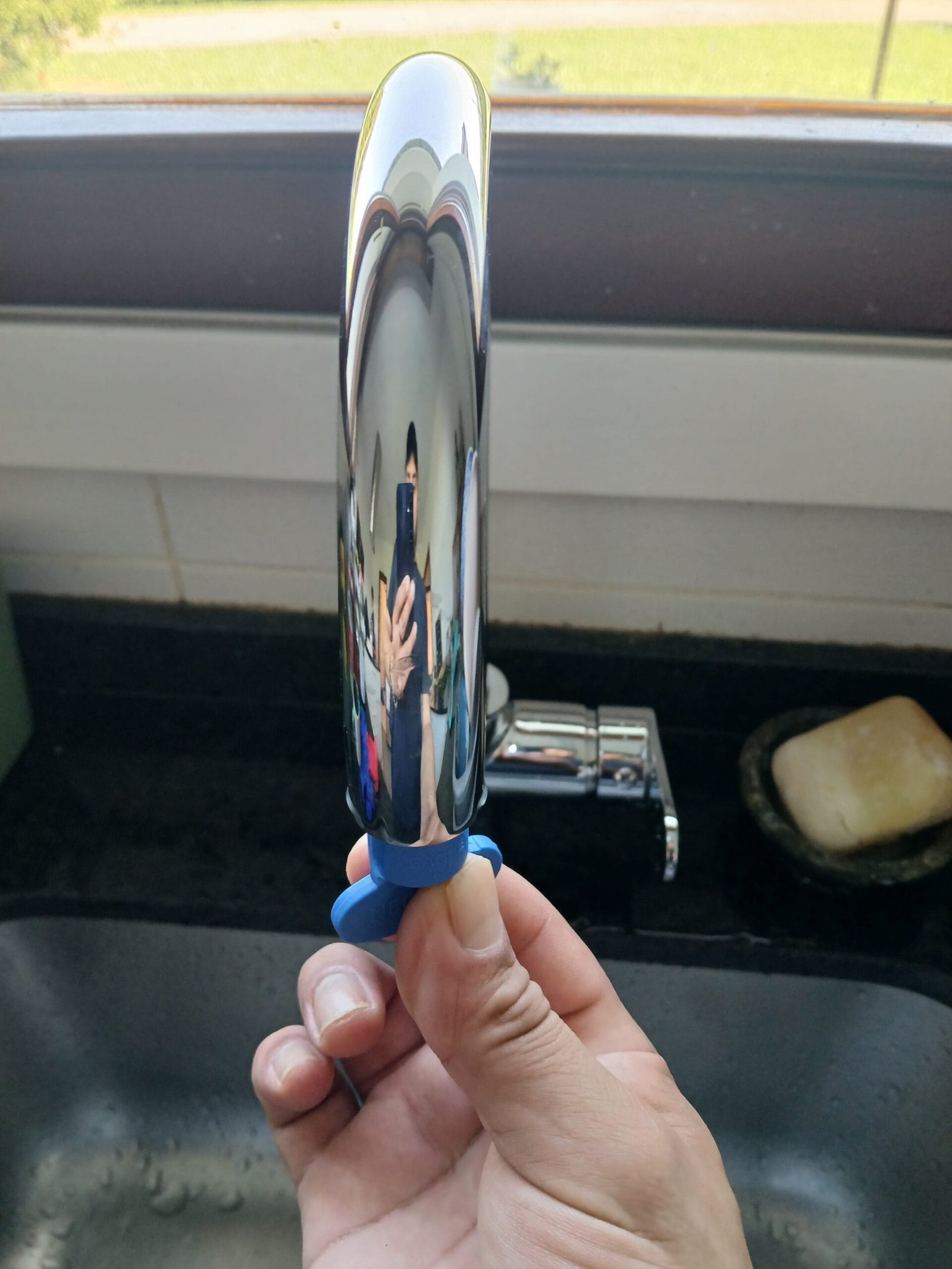 Fontaneria San Juan Bilbao: instalacion de grifo de lavabo monomando de alta calidad.