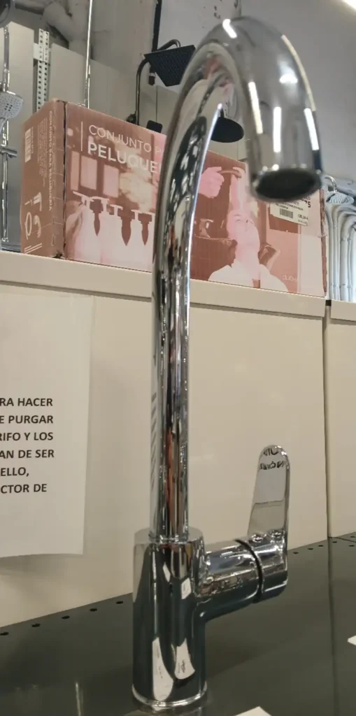Fontaneria San Juan Bilbao instalación de grifo de lavabo monomando de alta calidad.